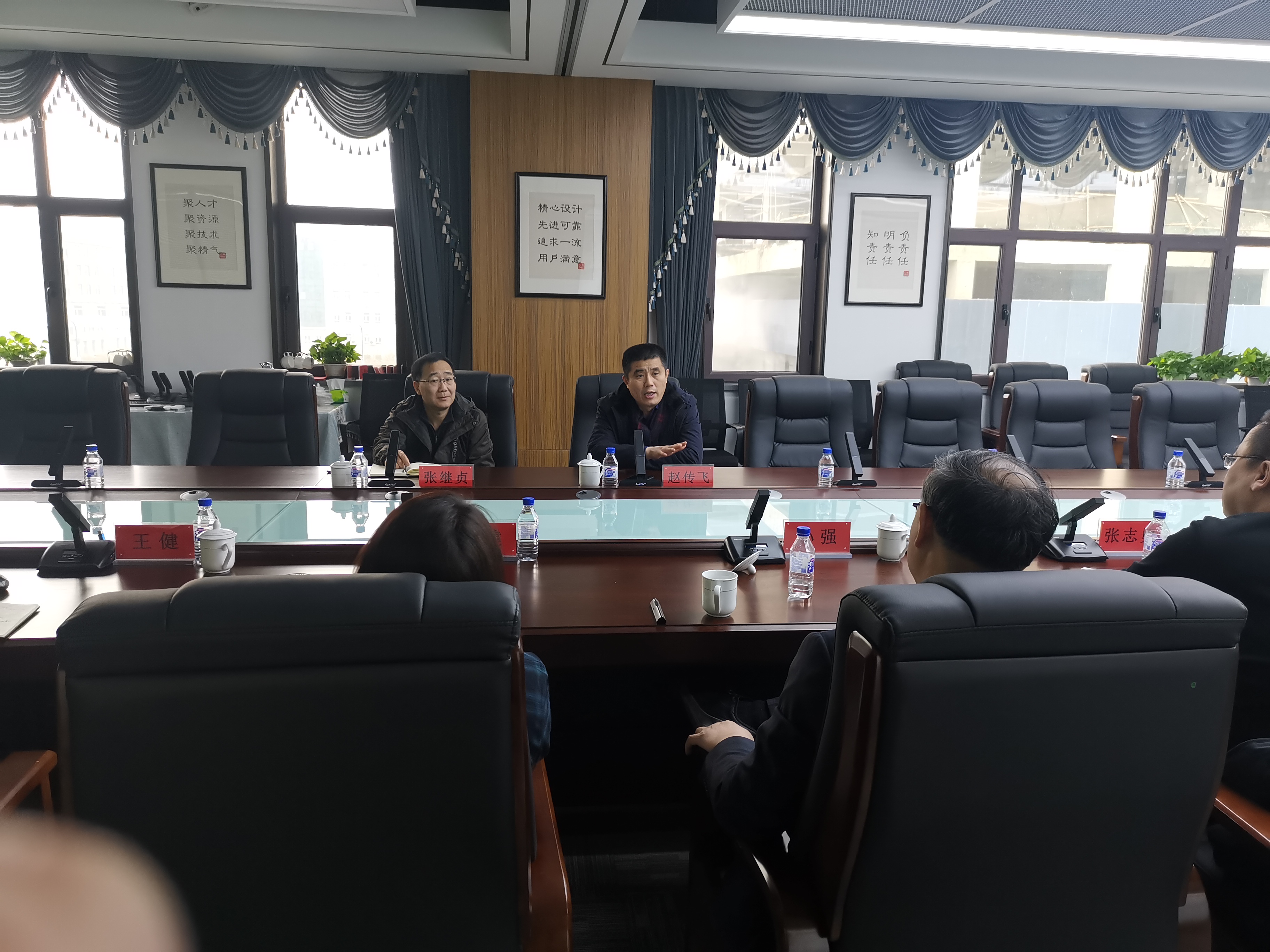 熱(rè)烈歡迎濟南(nán)薩博特種汽車(chē)有(yǒu)限公司一(yī)行(xíng)訪問(wèn)總部克洛托光(guāng)電(diàn)